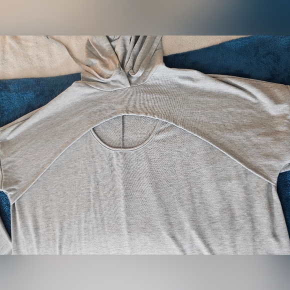 NWOT White Birch 1X Hooded Sweater with cut out - Picture 7 of 11